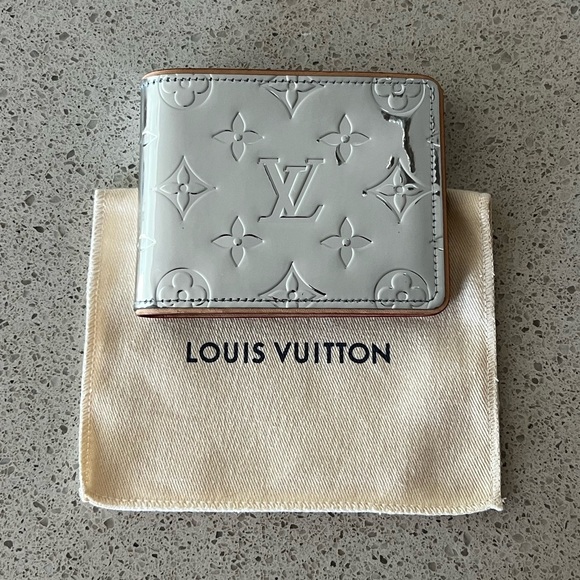 LOUIS VUITTON Slender Wallet in Silver Mirror Monogram - 💯 AUTHENTIC - Picture 2 of 10